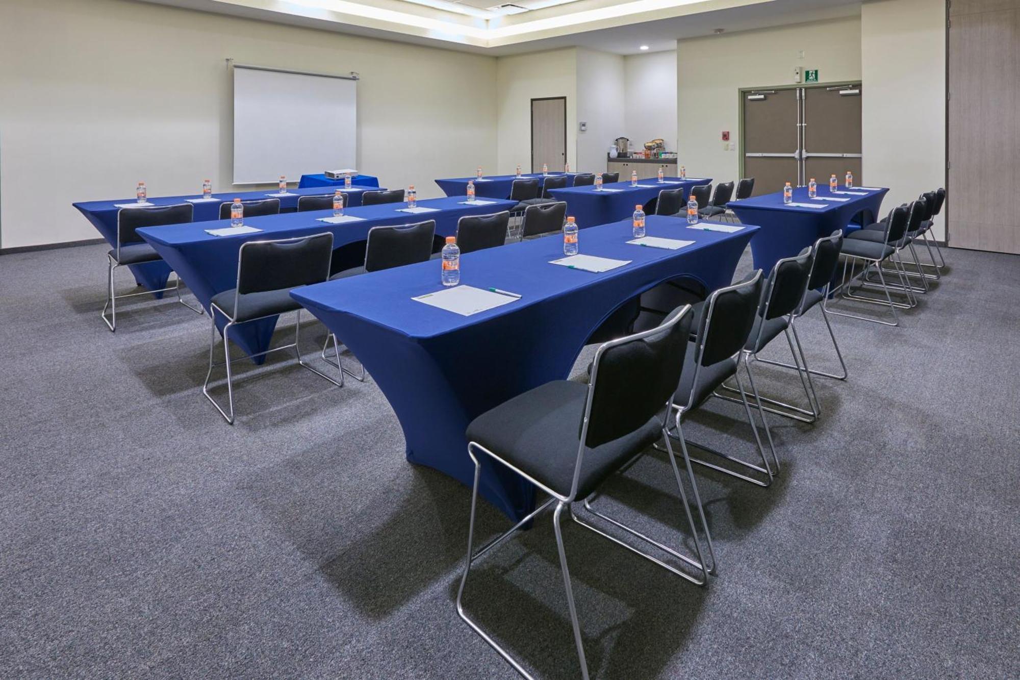 Express Junior By Marriott Finsa Hotel
